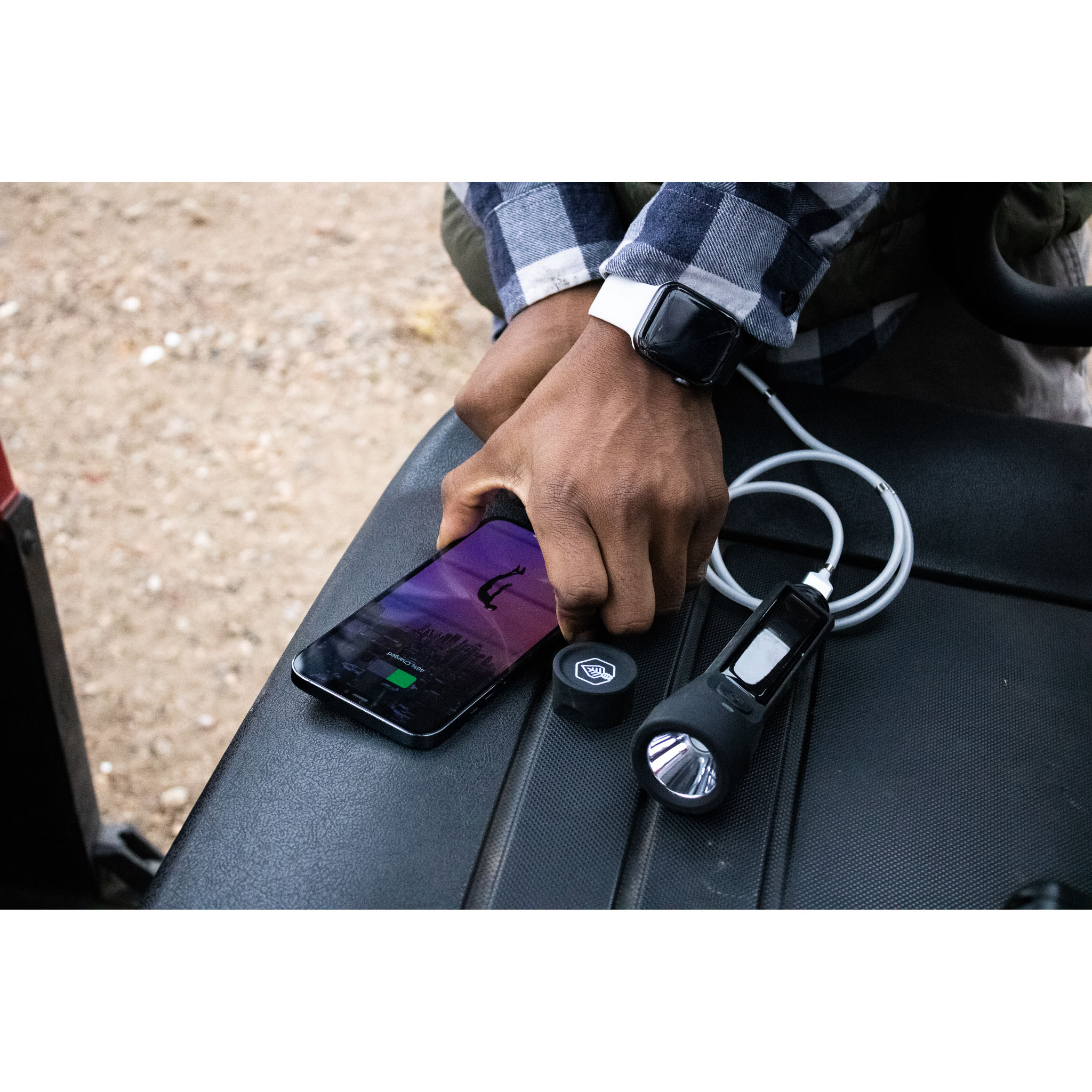 Journey 700 charging a phone